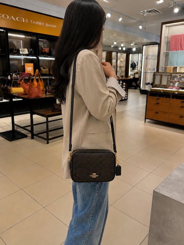 COACH 코치 케리 시그니처 레더 미니 카메라 크로스백